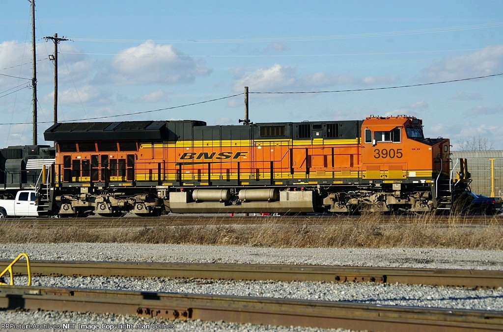 BNSF ET44C4 3905